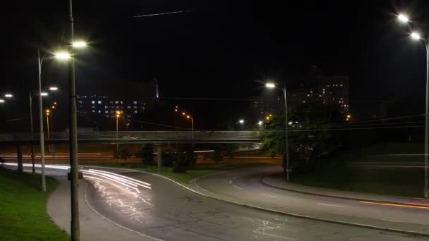 Die Bewegung Der Autos Auf Der Stadtstraße Autolicht Nacht Transport — Stockvideo