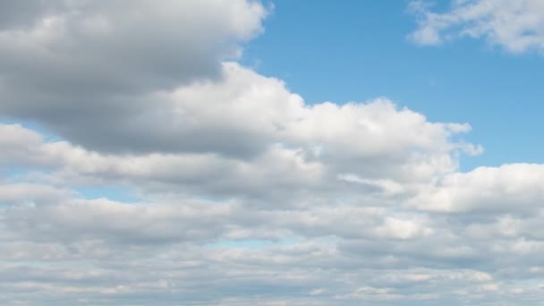 青い空に多くの雲 時間の経過 — ストック動画