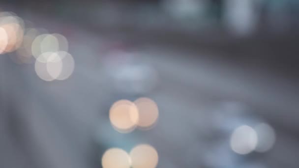 Verschwommene Scheinwerfer Auf Der Straße Zeitraffer Abend Viele Autos Sonnenuntergang — Stockvideo