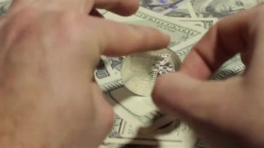 Adam bitcoin çeviriyor. Adam bitcoin çeviriyor.