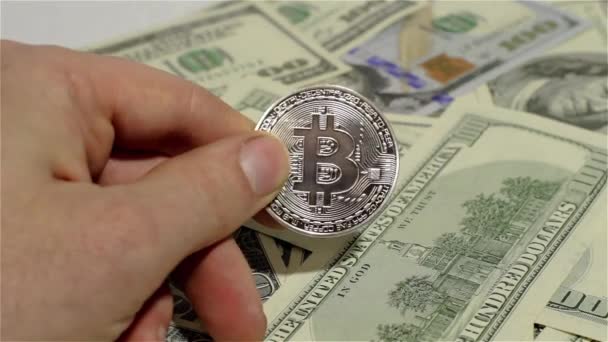 Silber Bitcoin Der Hand Und Geld Der Nähe — Stockvideo
