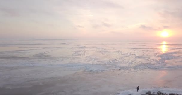 河流上的冰河交叉 — 图库视频影像
