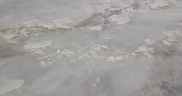 Volando Sobre Superficie Congelada Del Río — Vídeos de Stock