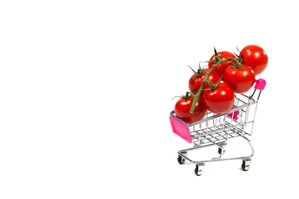 Kirschtomaten Und Einkaufswagen Auf Weißem Hintergrund — Stockfoto