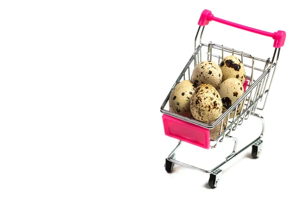 Kleine Kwarteleitjes Een Winkelwagentje Een Witte Achtergrond Gezond Eten — Stockfoto