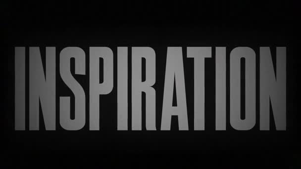 Het Woord Inspiratie Brandt Tot Een Zwarte Achtergrond Vintage Vuur — Stockvideo