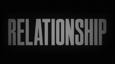 İlişki kelimesi siyah arka planda yanıp kül oluyor.