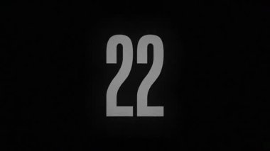 22 numara siyah bir arka planda yanıp kül oluyor.