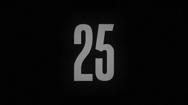 25号在黑色背景下被烧成灰烬 — 图库视频影像