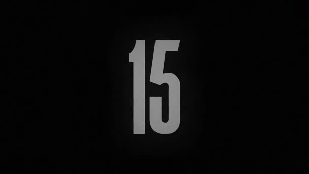 15号在黑色背景下烧成灰烬 — 图库视频影像
