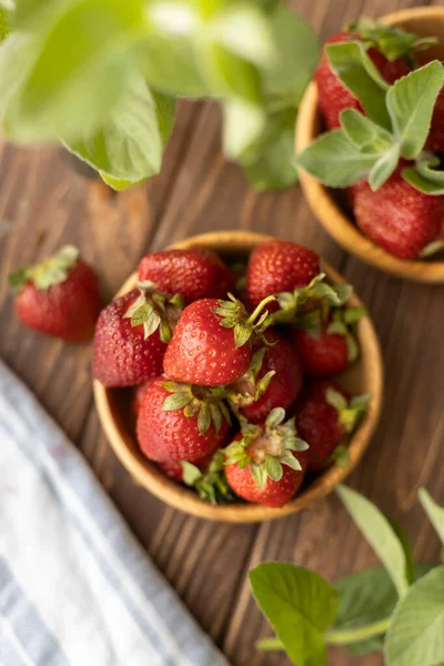 Strawberries Wood Plate Summer Life — Stock Photo, Image