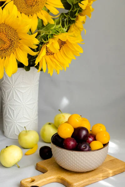 Plums White Background Summer Fruits — Stock Photo, Image