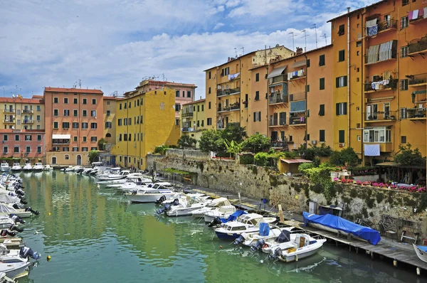 Vista de la ciudad de Livorno, en la costa italiana — Foto de Stock