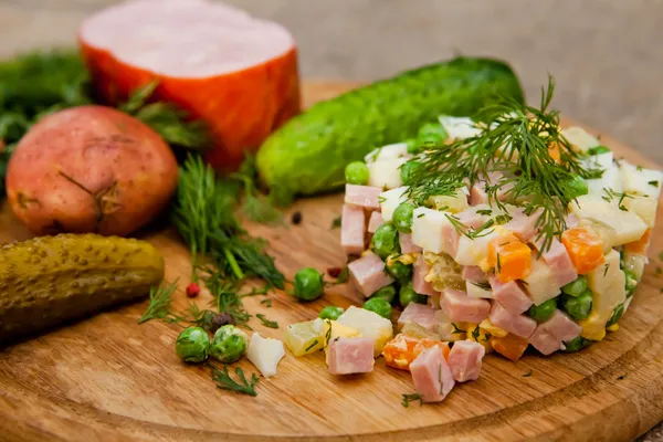 geleneksel Rus salatası olivier