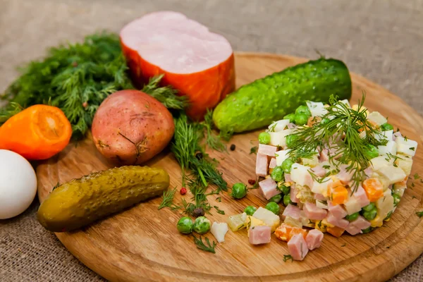 geleneksel Rus salatası olivier