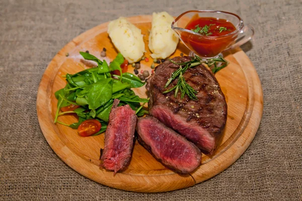 Grilled steak with potatoes, salad and ketchup — Stock Photo, Image