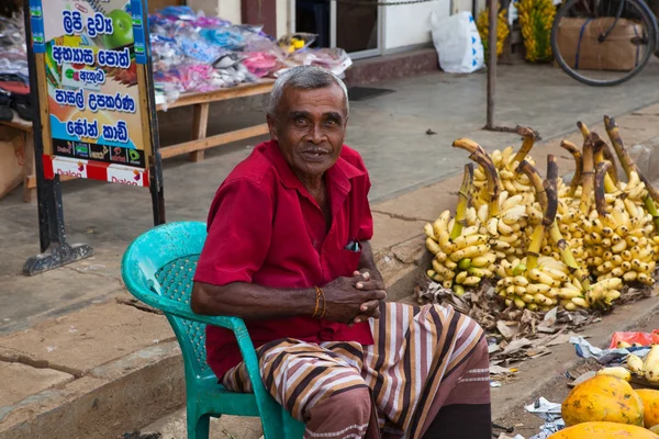 Venditore sul mercato locale in Sri Lanka - 2 aprile 2014 — Foto Stock