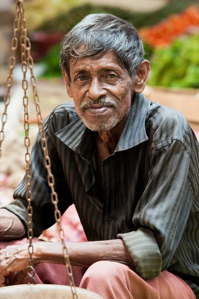 Seller on local market in Sri Lanka - April 2, 2014 — Stock Photo, Image