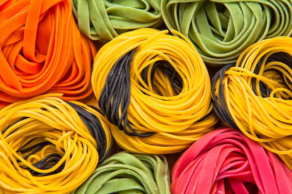 renkli tagliatelle