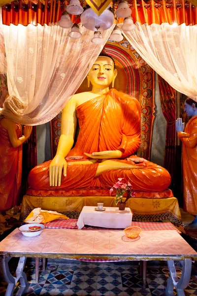 Standbeeld in buddha tempel — Stockfoto
