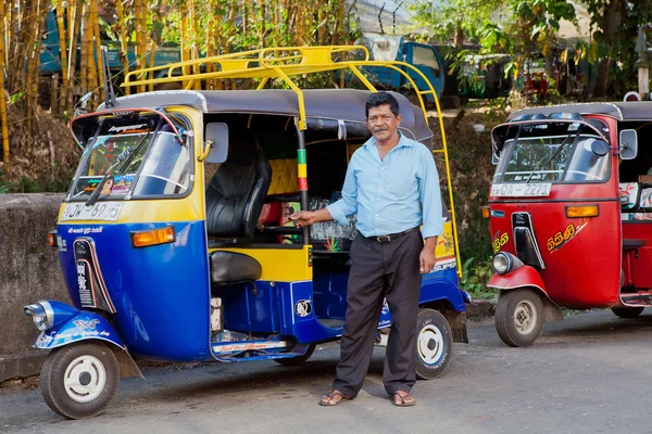 Tuk-tuk con autista — Foto Stock