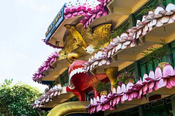 Gold Buddha temple, Dambulla, Sri Lanka — Stock Photo, Image