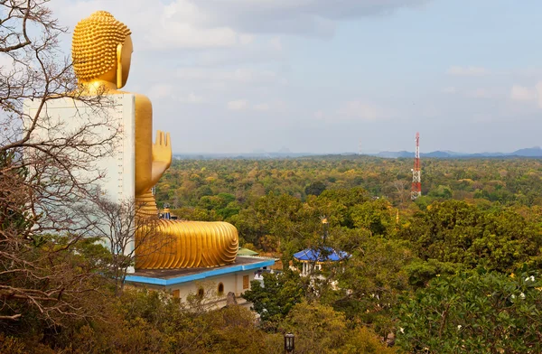 Stora guld buddha staty — Stockfoto