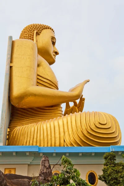 Grande statue de Bouddha d'or — Photo