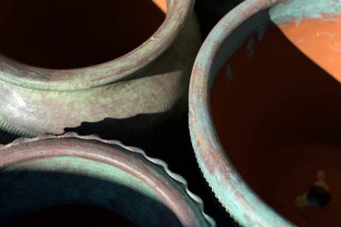 Old Town, San Diego, California 'daki atölyedeki mavi seramik kapların detayları