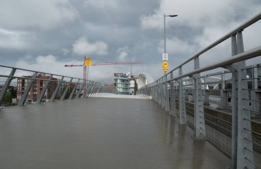 Johnson Köprüsü, Victoria, British Columbia 'dan Pandora caddesine yaklaşıyoruz.