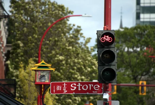 Red Lanterns Traffic Signals Pandora Store Street Victoria British Columbia — Stock Photo, Image