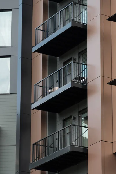 Balcones Metal Negro Edificio Condominios Barrio Totem Lake — Foto de Stock