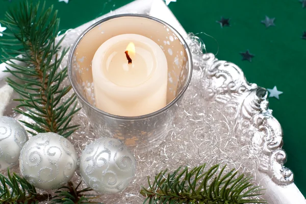 Stříbro, barokní vánoční svíčka, Zátiší. — Stock fotografie
