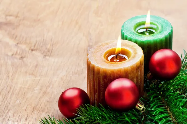 Two christmas candles and bauble, still life. Rustic style. — Stock Photo, Image