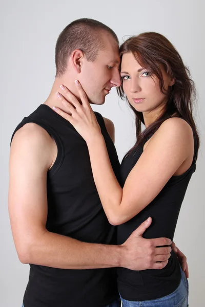 Jovem casal no estúdio — Fotografia de Stock