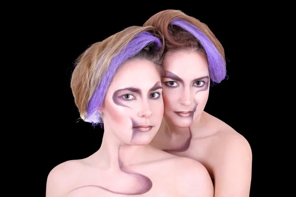 두 아름 다운 여자 쌍둥이 블랙 이상 격리 — 스톡 사진
