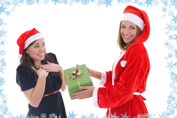 Santa geeft aanwezig voor gelukkige meisje — Stockfoto