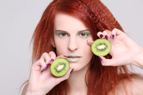 Portrait of redhaired girl with kiwi — Stock Photo, Image