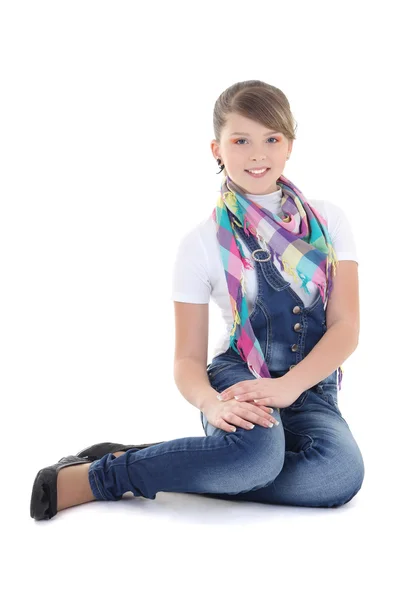 Atraktivní dospívající dívka sedící nad bílá — Stock fotografie