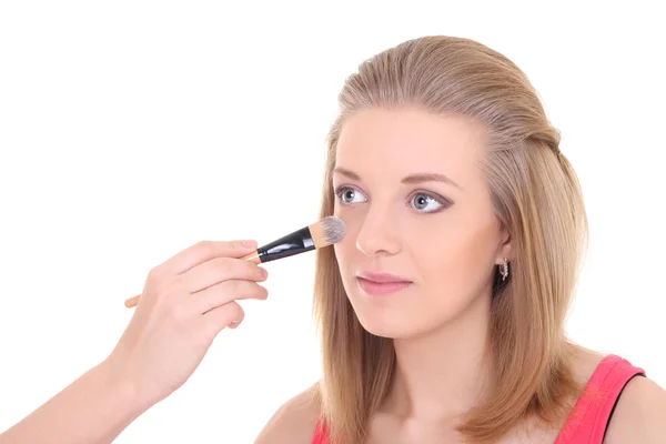 Junge schöne Frau mit Make-up Pinsel weiß — Stockfoto