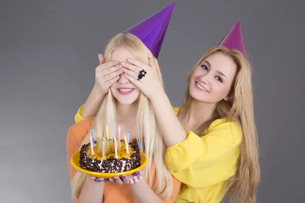 Teenage girls with birthday cake — Stock Photo, Image