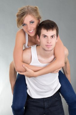 genç adam kız arkadaşı holding