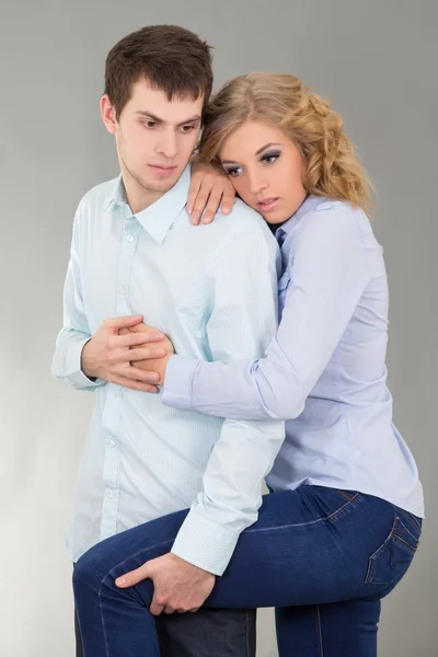 Young woman and man over grey — Stock Photo, Image