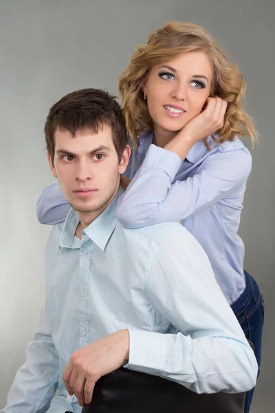 Retrato de pareja joven enamorada —  Fotos de Stock