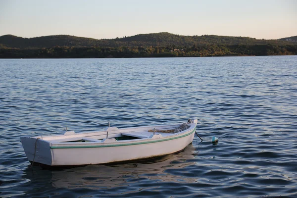 akşam deniz balıkçı teknesi