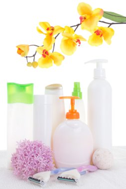 şişeleri ile fırçalayın ve üzerinde beyaz izole sabun, el yapımı