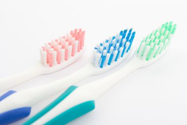 kırmızı, yeşil ve mavi diş fırçası