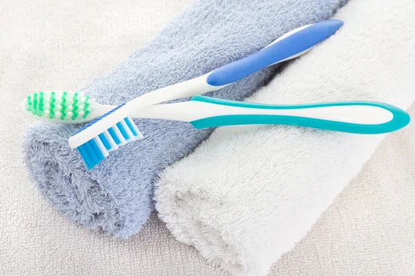 Two soft toothbrushes and towels — Stock Photo, Image