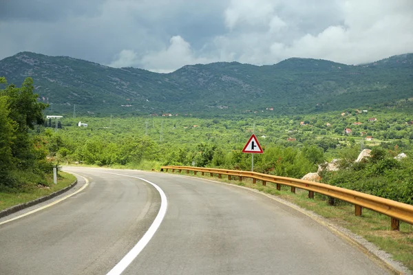Klikaté silnici v horách — Stock fotografie