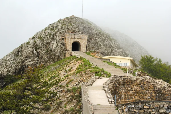 Alte Treppen und Tunnel auf dem Lovcen-Berg — Stockfoto